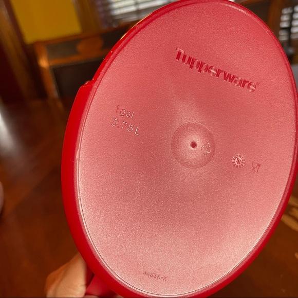 Tupperware Impressions Pitchers (2) 1 gallon - Picture 5 of 5